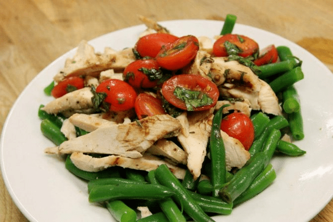 Salată de pui pe dietă proteică