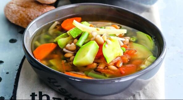 Supa de legume - un prim fel simplu din meniul dietei Maggi